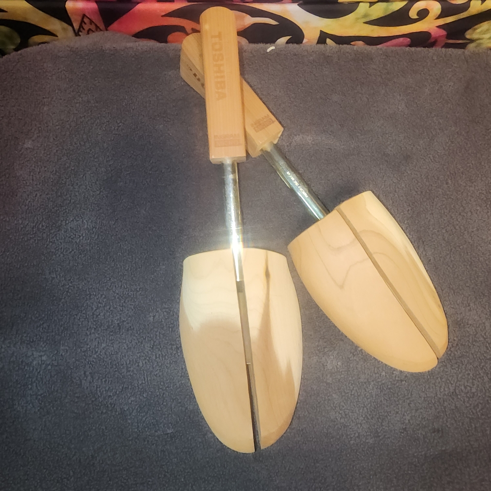 Toshiba Natural Wood Shoe Shapers